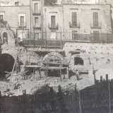 Durante le distruzioni del 1928 furono rinvenute le arcate medievali oggi visibili...